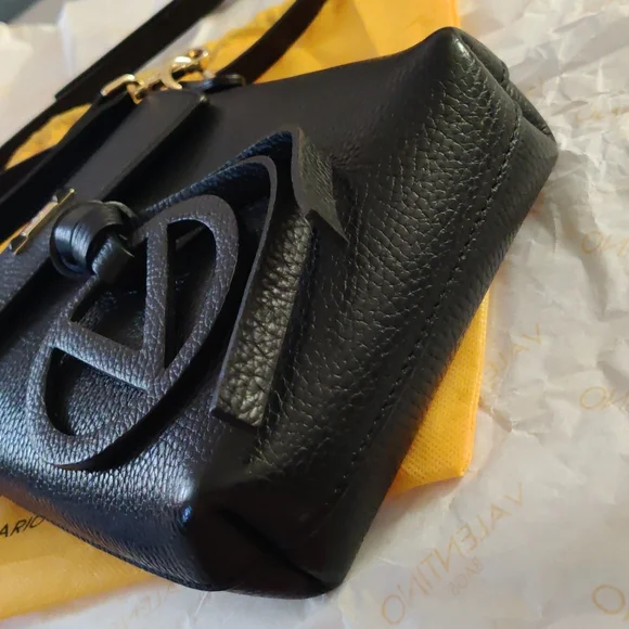 Valentino by Mario Women's gorgeous crossbody bag - Picture 7 of 15